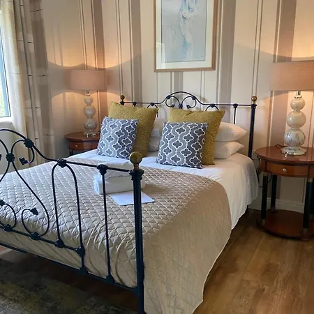 Sycamore Guest house *